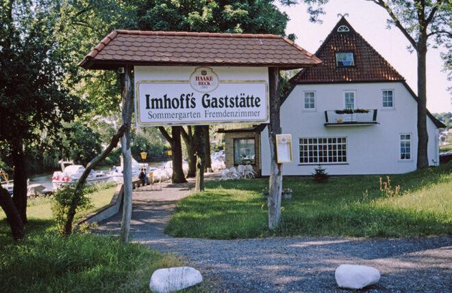 Imhoff's Gaststätte, Am Lesumdeich 2 (Burg); Foto: Wilfried Hoins, Mai 1997