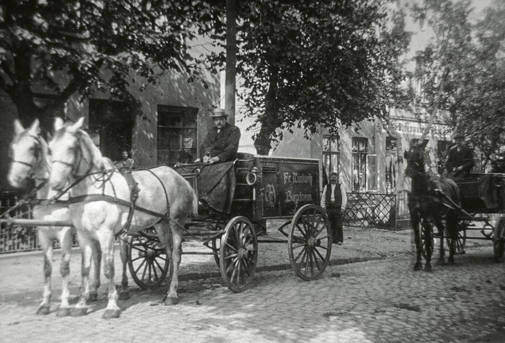 Brotwagen der Bäckerei Minkwitz mit Gespann, Stader Landstraße 25; Foto: um 1900