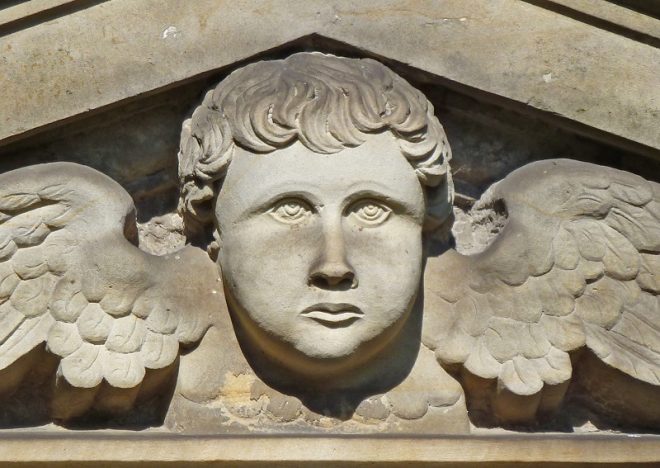 Engel auf einem Grabstein des Lesumer Friedhofs, Foto: Ostendorff
