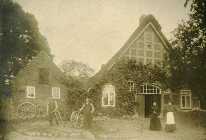 Rad- und Stellmacher Hoppe, Burgdammer Postweg 3; Foto: um 1930